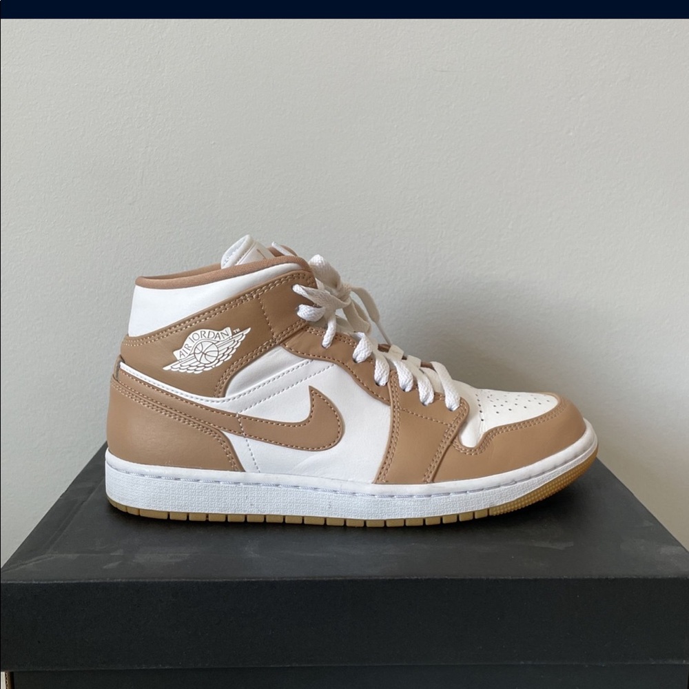 Jordan 1 Mid ‘Tan Gum’